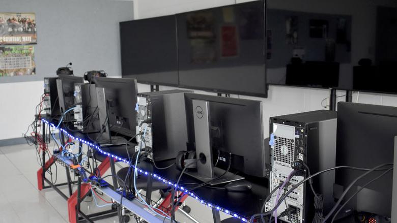 <a href='http://xyigpu.yym8.net'>365英国上市</a>杜波依斯分校电子竞技室的一些设备将在即将到来的校园电子游戏日期间使用.